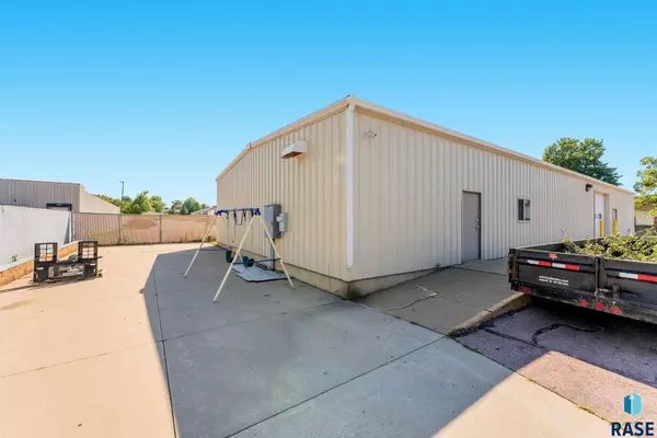 604 S Charlotte Ave, Sioux Falls, SD 57103