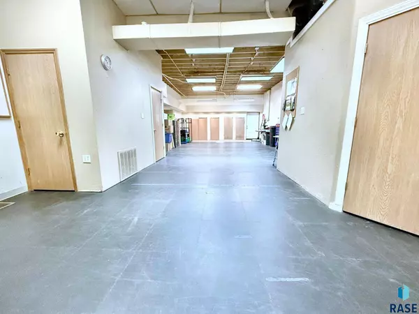 105 S Main Ave, Hartford, SD 57033-2022