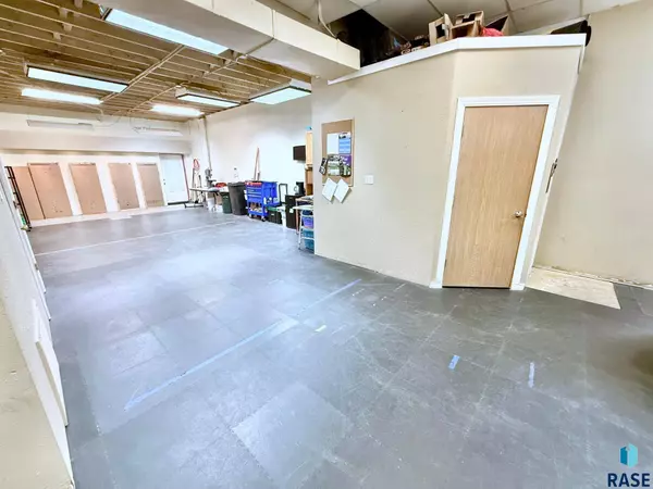 105 S Main Ave, Hartford, SD 57033-2022