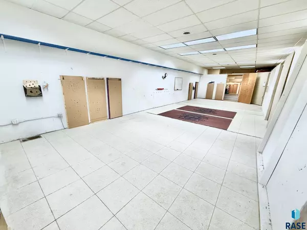 105 S Main Ave, Hartford, SD 57033-2022