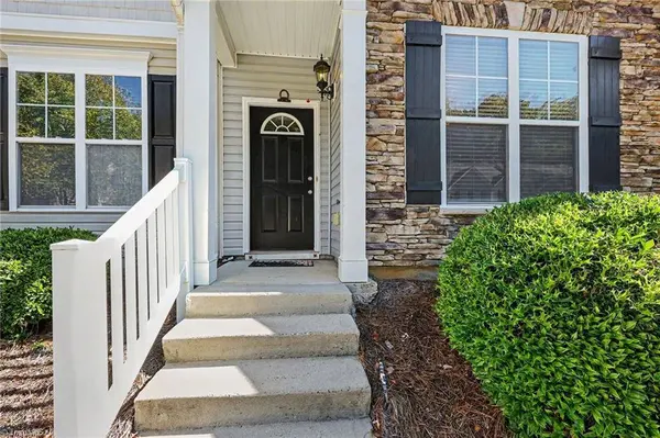 45 Ledgerstone LN, Greensboro, NC 27407