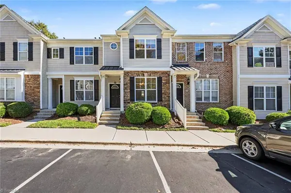 45 Ledgerstone LN, Greensboro, NC 27407