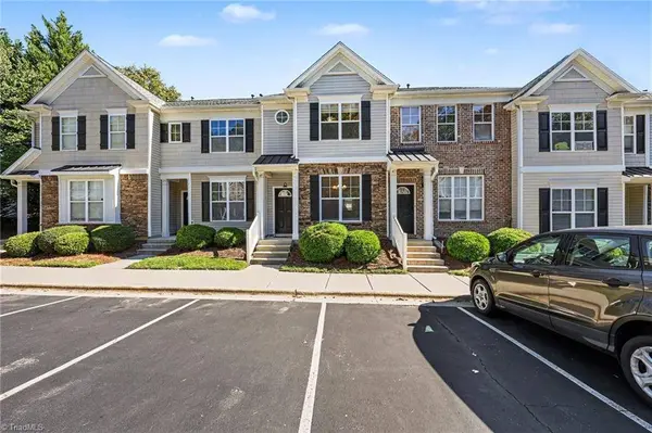 45 Ledgerstone LN, Greensboro, NC 27407