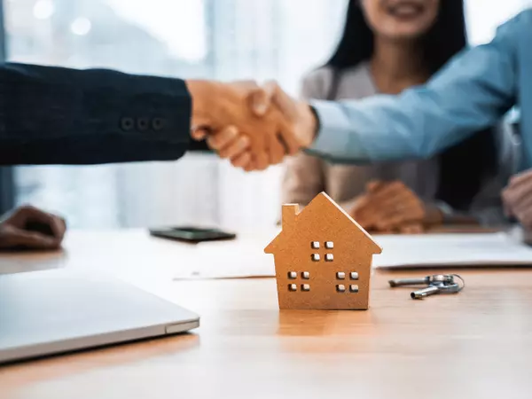 feature image of How Do I Choose the Right Realtor in Eagle?