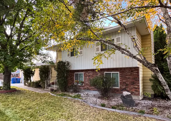 10694 W Seneca Dr, Boise, ID 83709-3939