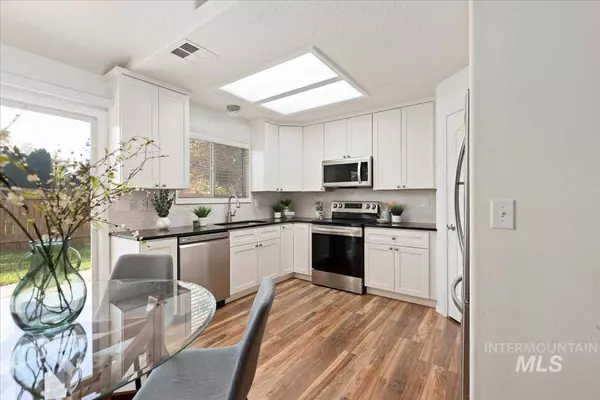 13349 Foxfire Ct, Boise, ID 83713