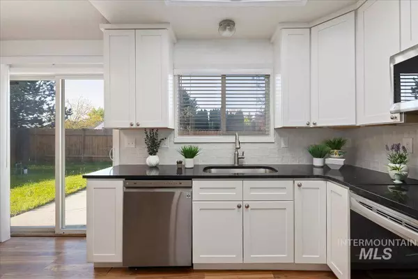 13349 Foxfire Ct, Boise, ID 83713