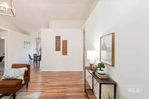 13349 Foxfire Ct, Boise, ID 83713