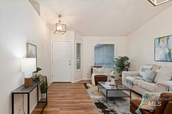 13349 Foxfire Ct, Boise, ID 83713