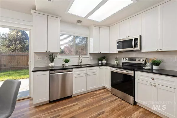 13349 Foxfire Ct, Boise, ID 83713