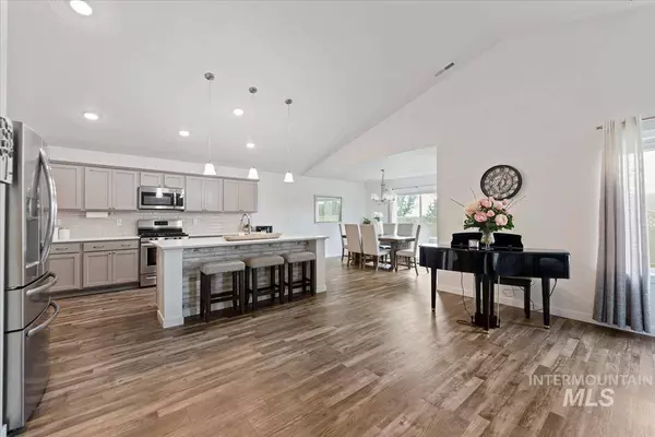 3079 N Greengate Way, Star, ID 83669