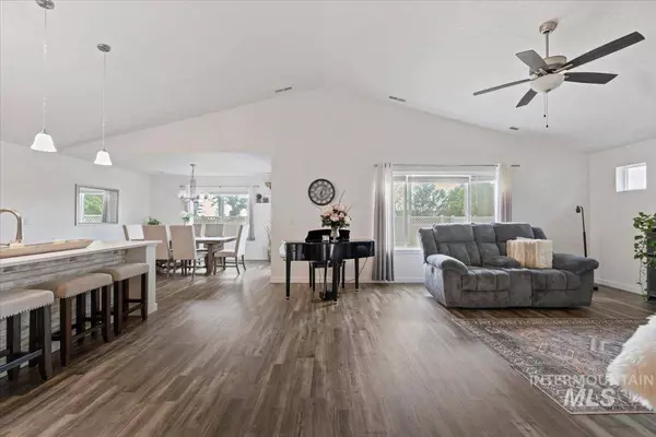 3079 N Greengate Way, Star, ID 83669