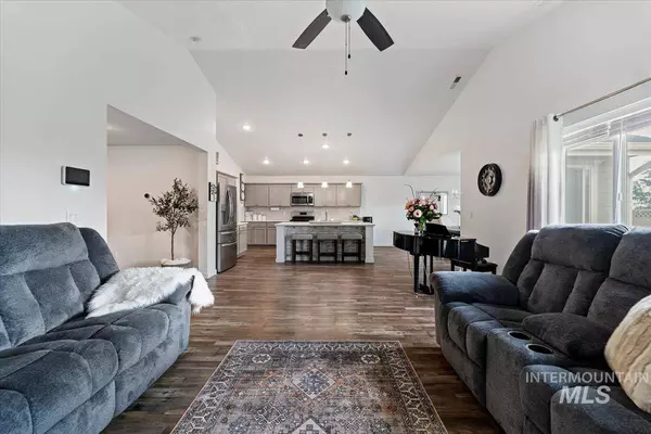 3079 N Greengate Way, Star, ID 83669