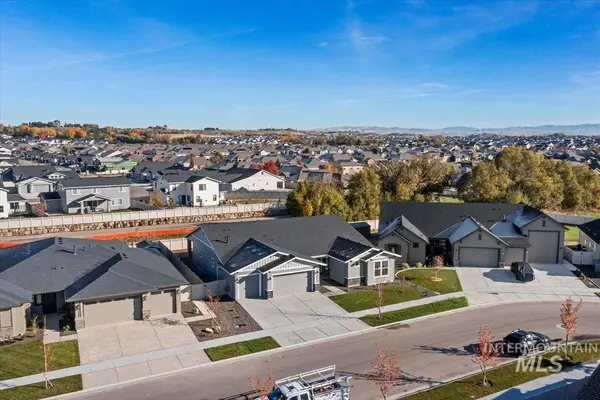 12464 W Wild Thistle Dr, Star, ID 83669