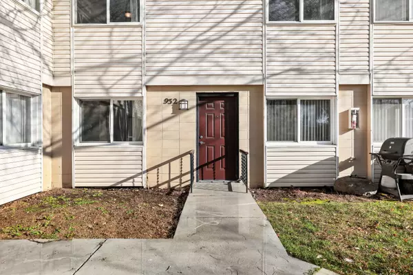 952 S Curtis Rd, Boise, ID 83705-1839