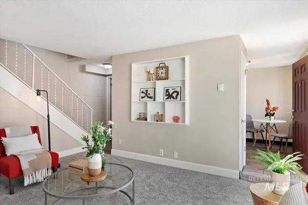 952 S Curtis Rd, Boise, ID 83705