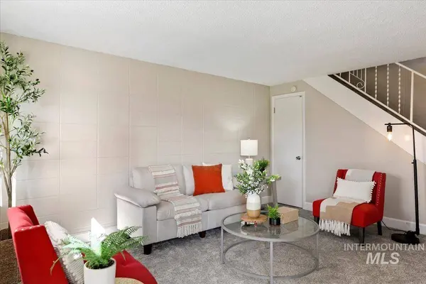 952 S Curtis Rd, Boise, ID 83705