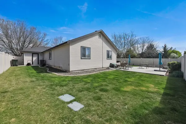 1727 N Vinifera Pl, Kuna, ID 83634-5040
