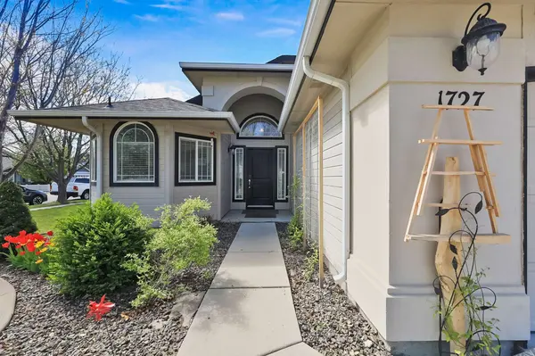 1727 N Vinifera Pl, Kuna, ID 83634-5040