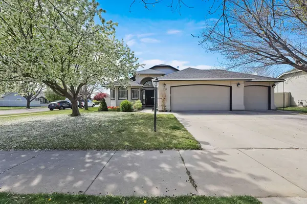 1727 N Vinifera Pl, Kuna, ID 83634-5040