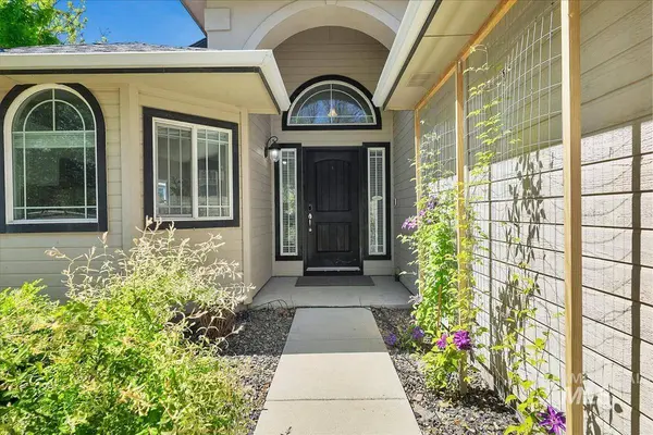 1727 N Vinifera Place, Kuna, ID 83634