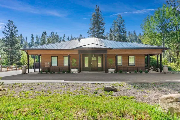 22 Creekside Ct, Garden Valley, ID 83622