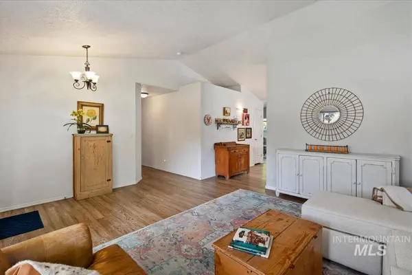 11884 W Driftwood Ct, Boise, ID 83713