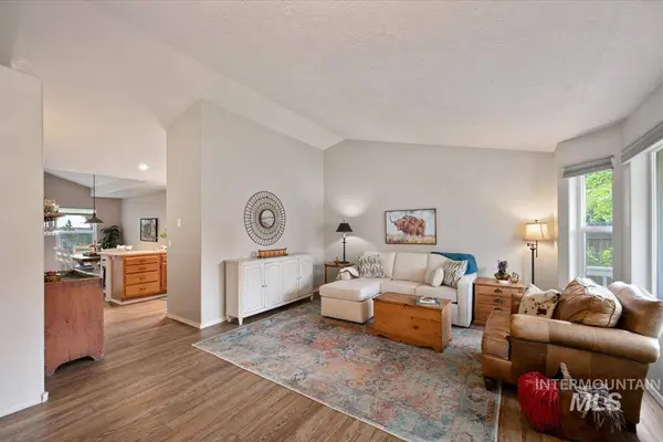 11884 W Driftwood Ct, Boise, ID 83713