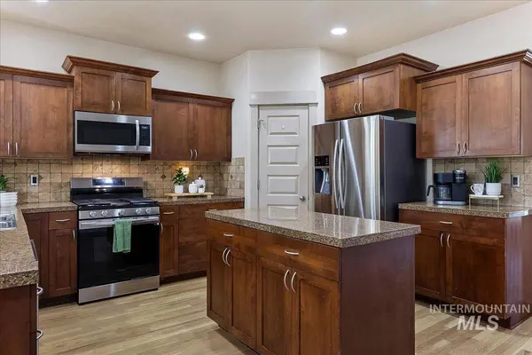 1082 N Powder River Drive, Middleton, ID 83644