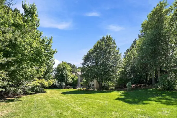 2419 North Sevenoaks Place, Eagle, ID 83616
