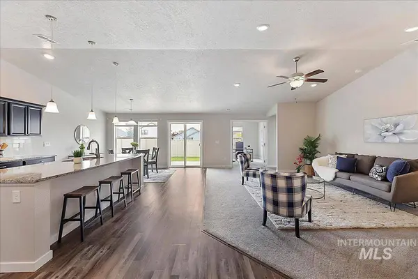 7613 E Iroquois St, Nampa, ID 83687