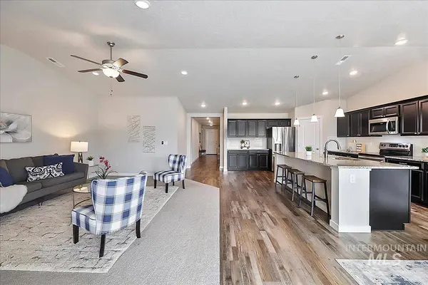 7613 E Iroquois St, Nampa, ID 83687