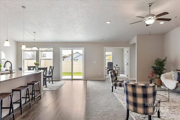7613 E Iroquois St, Nampa, ID 83687
