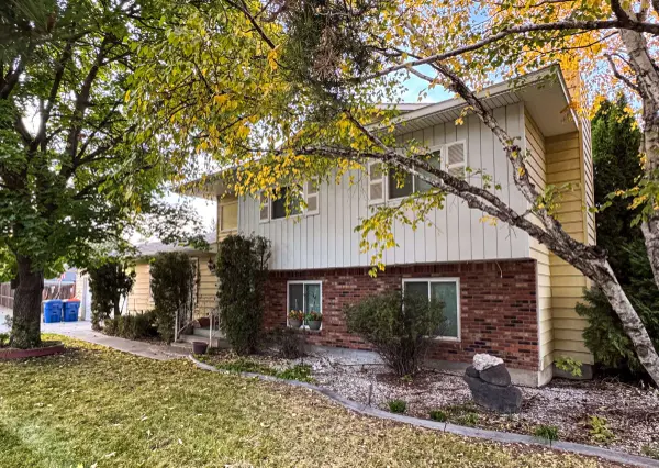 10694 W Seneca Dr, Boise, ID 83709-3939