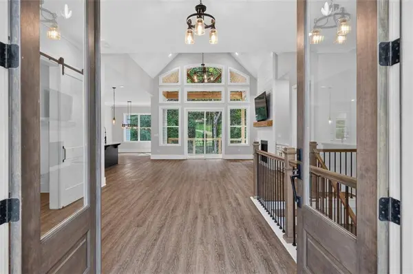 6052 Oak Hill DR, Flowery Branch, GA 30542