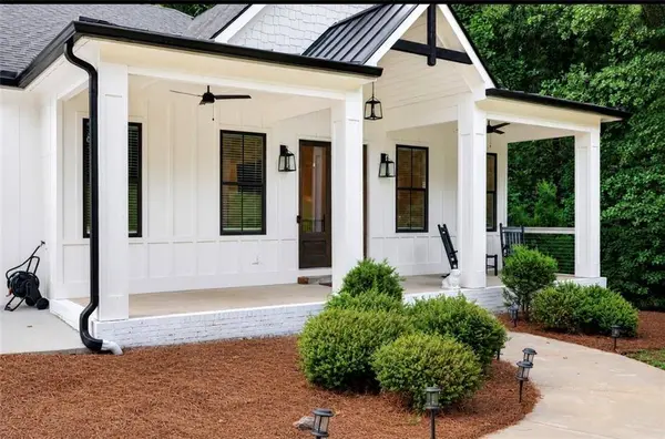6052 Oak Hill DR, Flowery Branch, GA 30542