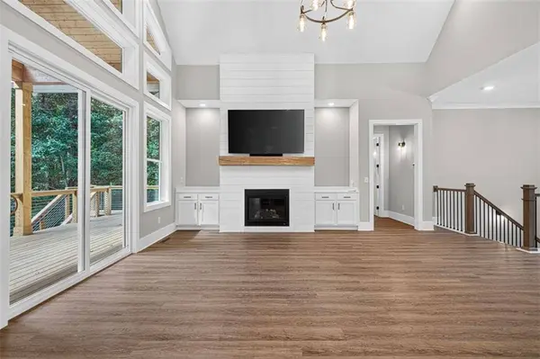 6052 Oak Hill DR, Flowery Branch, GA 30542
