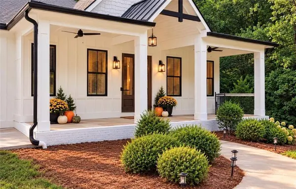 6052 Oak Hill DR, Flowery Branch, GA 30542