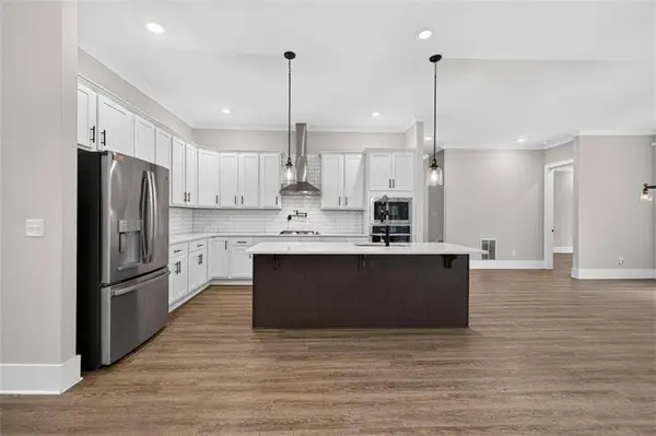 6052 Oak Hill DR, Flowery Branch, GA 30542