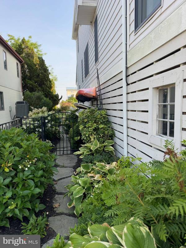 7 W ESSEX ST, Fenwick Island, DE 19944