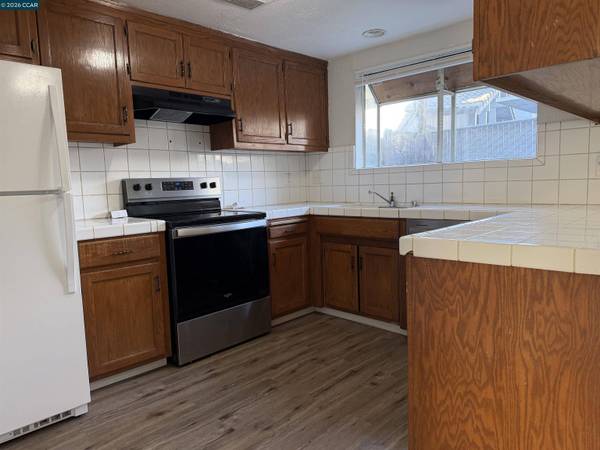 1648 W North Bear Creek Dr, Merced, CA 95348