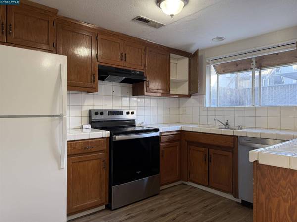 1648 W North Bear Creek Dr, Merced, CA 95348