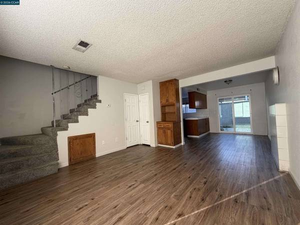 1648 W North Bear Creek Dr, Merced, CA 95348