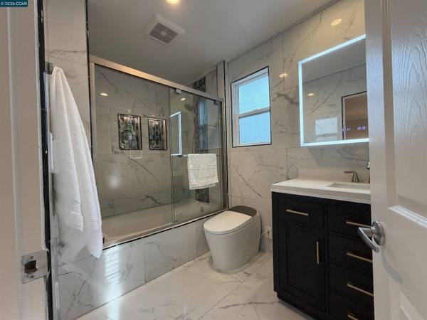 916 Bataan Ave, Berkeley, CA 94710