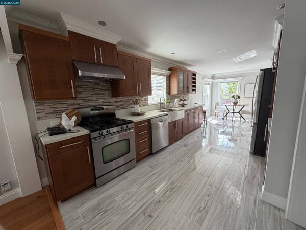 916 Bataan Ave, Berkeley, CA 94710