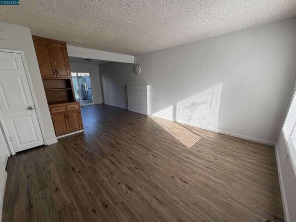 1648 W North Bear Creek Dr, Merced, CA 95348