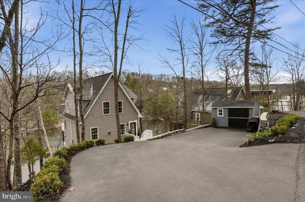 1239 LAKEVIEW DR, Cross Junction, VA 22625