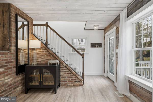 1239 LAKEVIEW DR, Cross Junction, VA 22625