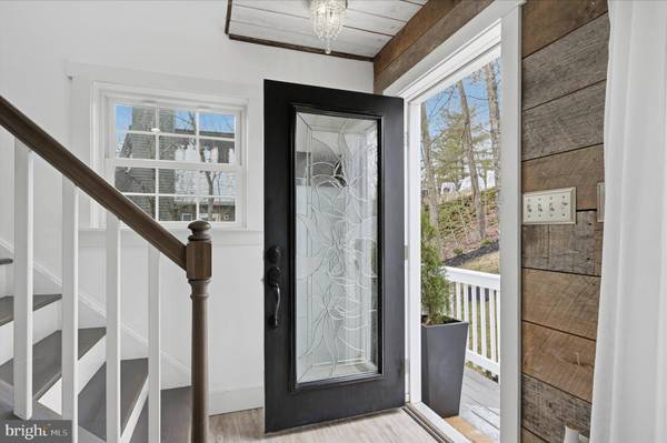 1239 LAKEVIEW DR, Cross Junction, VA 22625