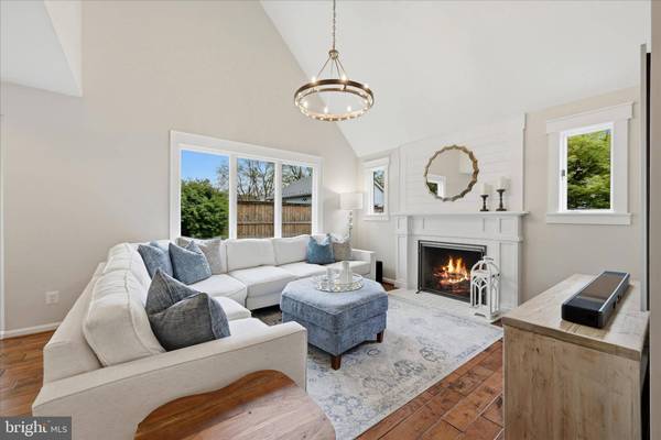 320 LOUDOUN ST SW, Leesburg, VA 20175